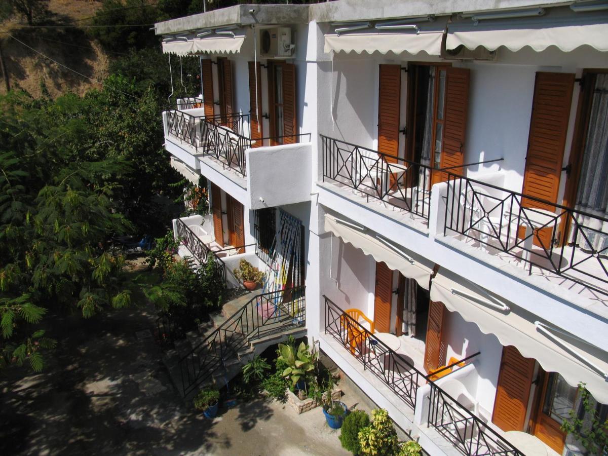 Nikis Rooms Kalamakia Екстериор снимка