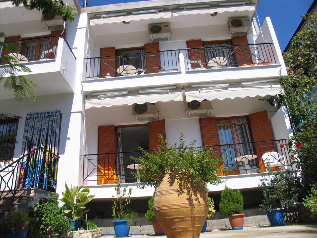 Nikis Rooms Kalamakia Екстериор снимка